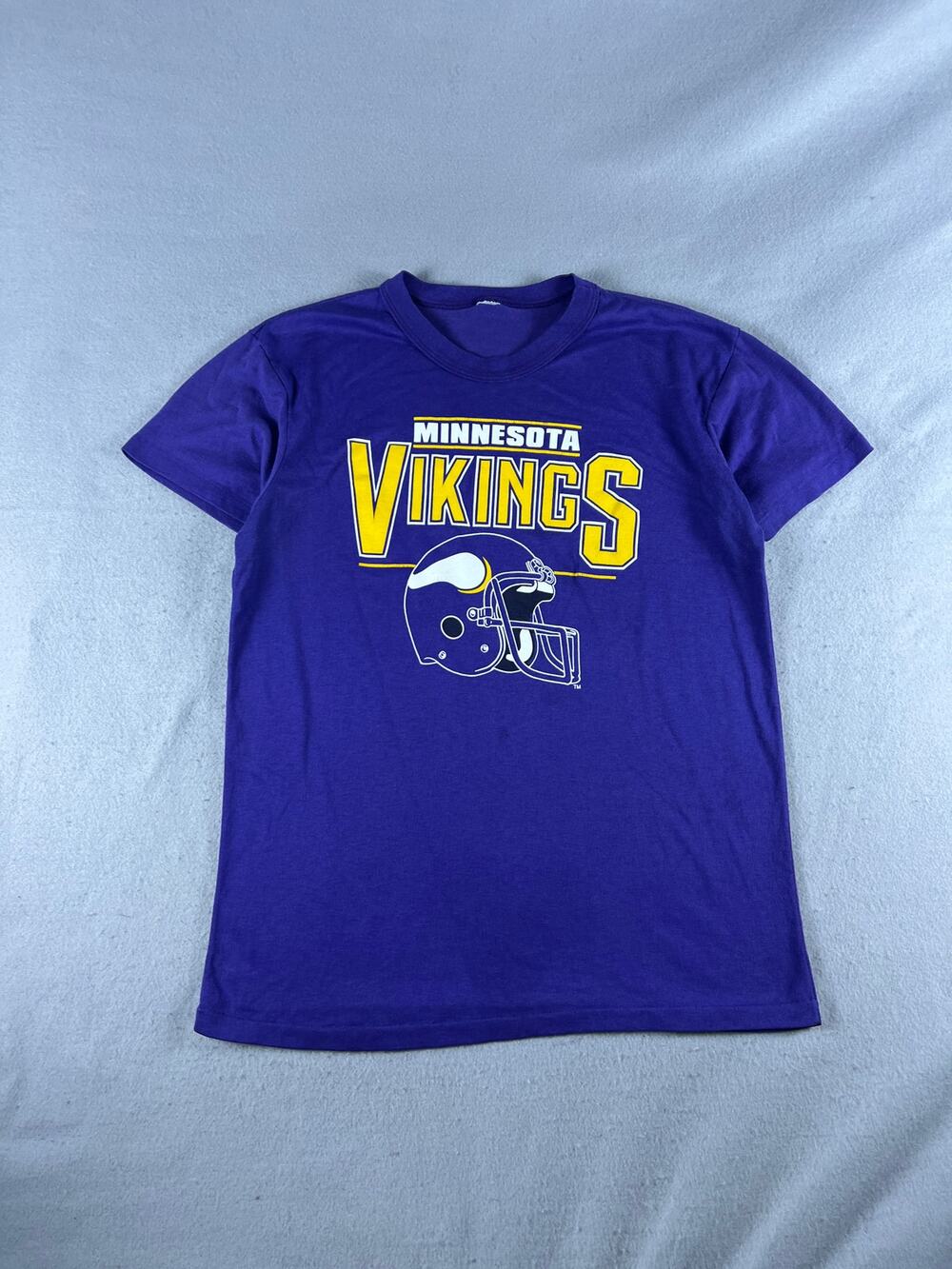 Vintage Minnesota Vikings T-Shirt Mens L Purple Helmet Graphic Football NFL Tee